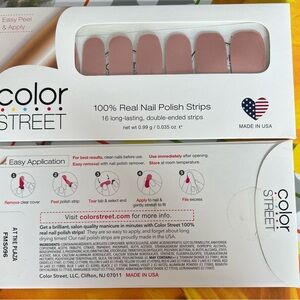 Color Street 100% Nail polish strips - At The Plaza